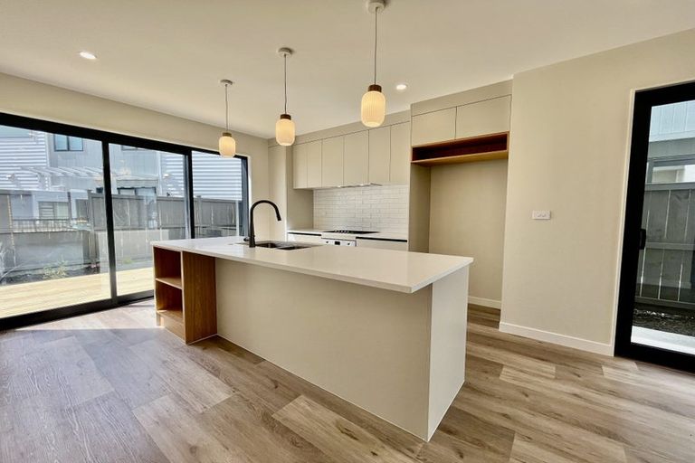 Photo of property in 8 Babos Avenue, Kumeu, 0810