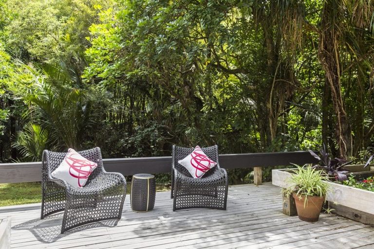 Photo of property in 18 Ngaio Road, Titirangi, Auckland, 0604