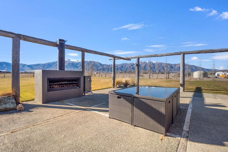 Photo of property in 10 Hardacre Place, Omarama, 9412