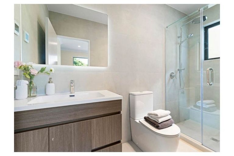 Photo of property in 11 Taipahitini Road, Rosehill, 2113