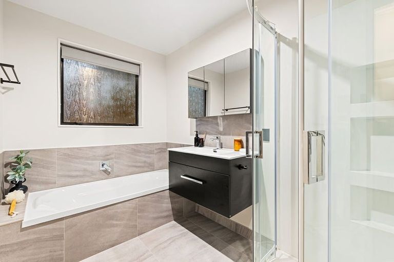 Photo of property in 17 Wyatt Place, Russley, Christchurch, 8042