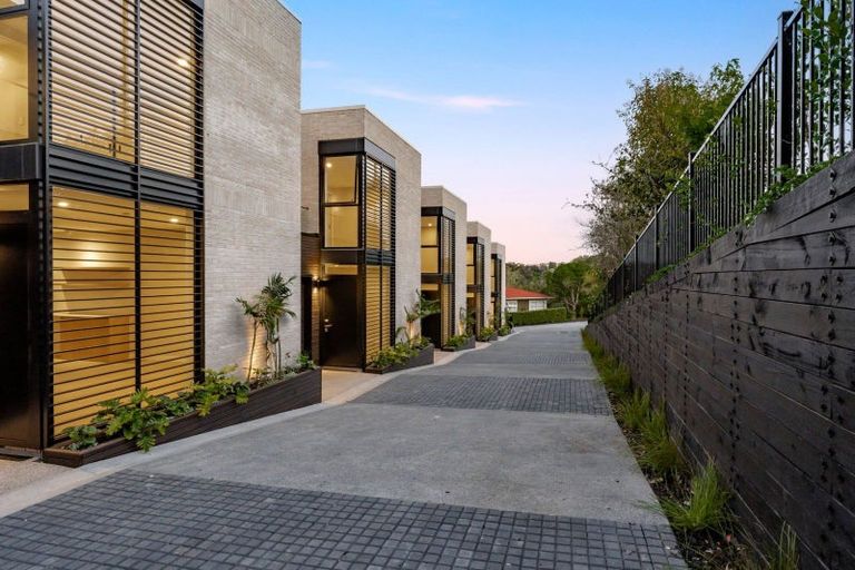 Photo of property in 21a Arahia Street, Northcote, Auckland, 0627