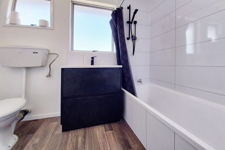 Photo of property in 18 Solar Road, Glen Eden, Auckland, 0602