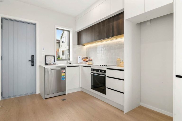 Photo of property in 10c Clensmore Place, Torbay, Auckland, 0630