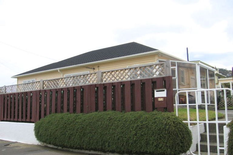 Photo of property in 230 Onepu Road, Lyall Bay, Wellington, 6022