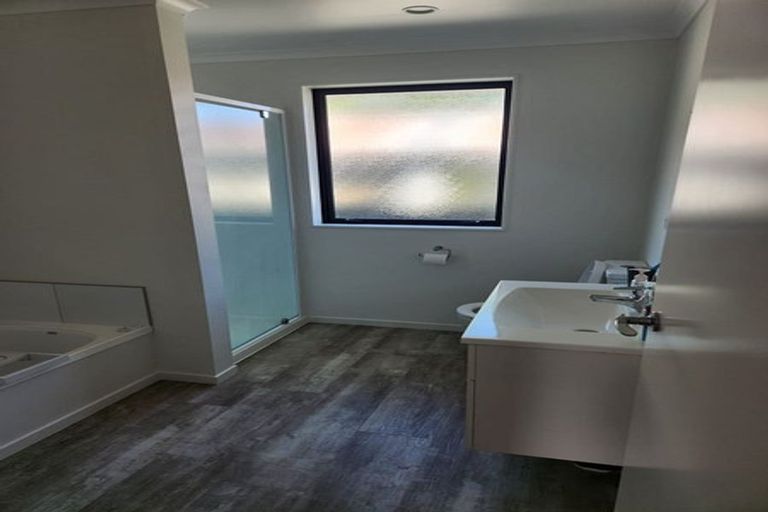 Photo of property in 90 Tiraumea Drive, Pakuranga, Auckland, 2010
