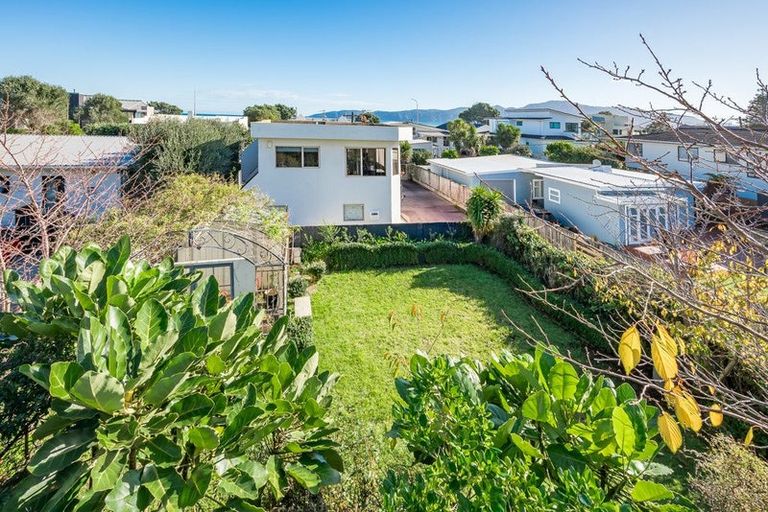 Photo of property in 118 Seaview Road, Paraparaumu Beach, Paraparaumu, 5032