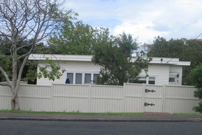 Photo of property in 1/42 Nile Road, Milford, Auckland, 0620