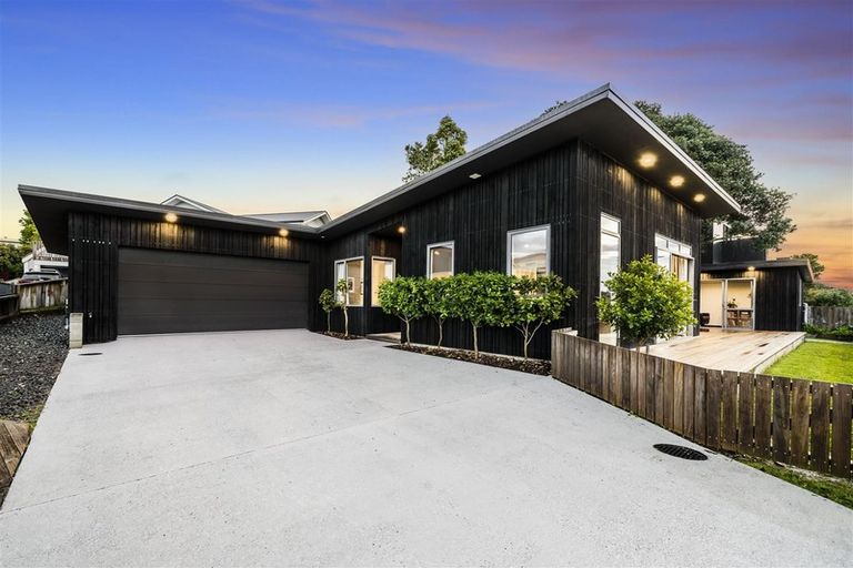 Photo of property in 12b Chapman Road, Te Atatu Peninsula, Auckland, 0610