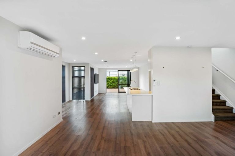 Photo of property in 17 Phar Lap Crescent, Takanini, 2112