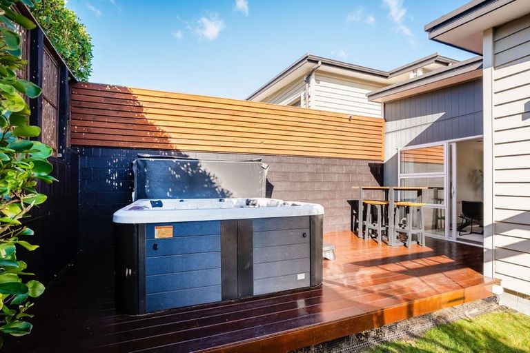 Photo of property in 48 Endeavour Drive, Whitby, Porirua, 5024
