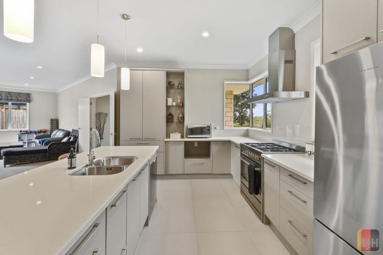 Photo of property in 242 Harbourside Drive, Karaka, Papakura, 2113