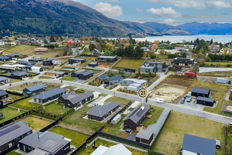 Photo of property in 14 Tomtit Crescent, Lake Hawea, 9382