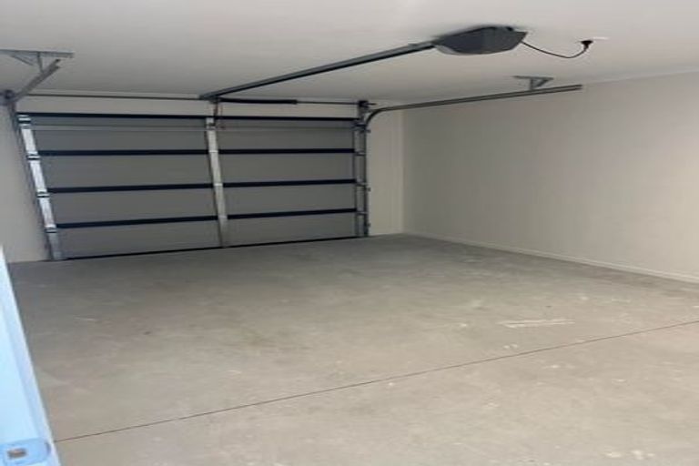 Photo of property in 115a Queen Charlotte Drive, Aotea, Porirua, 5024