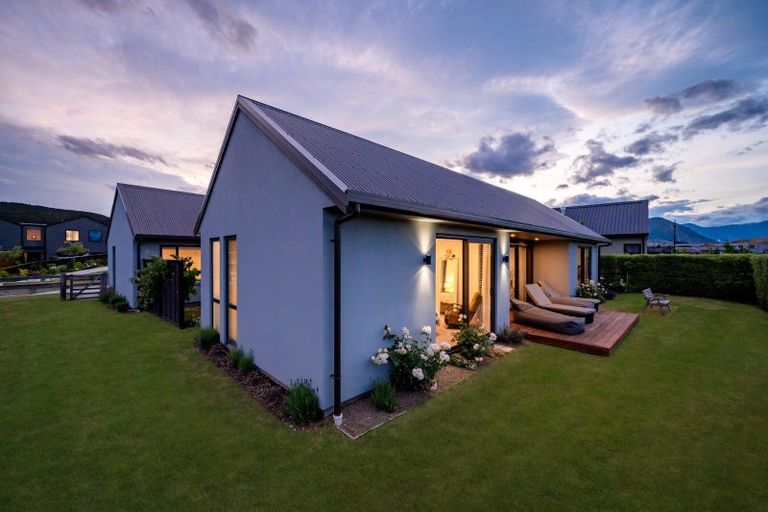 Photo of property in 29 Mount Nicholas Avenue, Wanaka, 9305