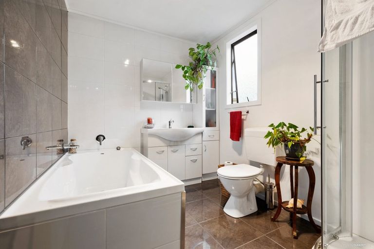 Photo of property in 35 Comet Crescent, Mangere, Auckland, 2022