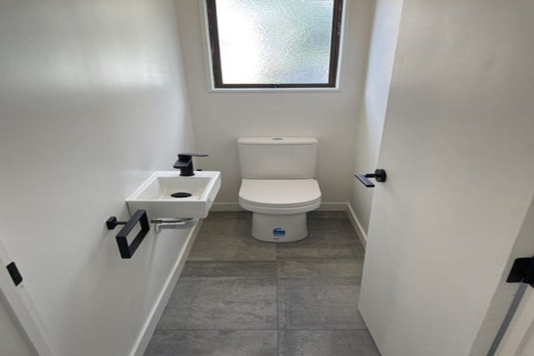 Photo of property in 1/134 Mcleod Road, Te Atatu South, Auckland, 0610