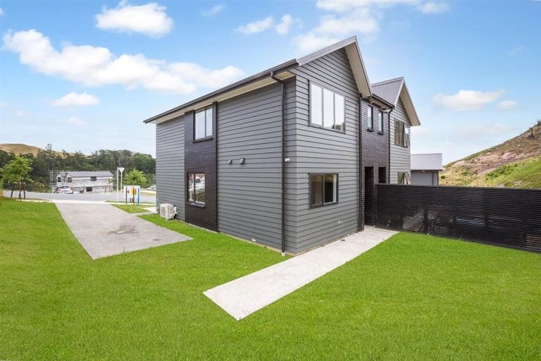 Photo of property in 27 Oakum Road, Whitby, Porirua, 5024