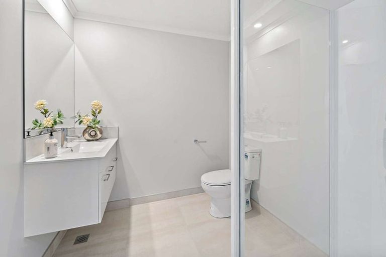 Photo of property in 52 Papatupu Way, Kumeu, 0810