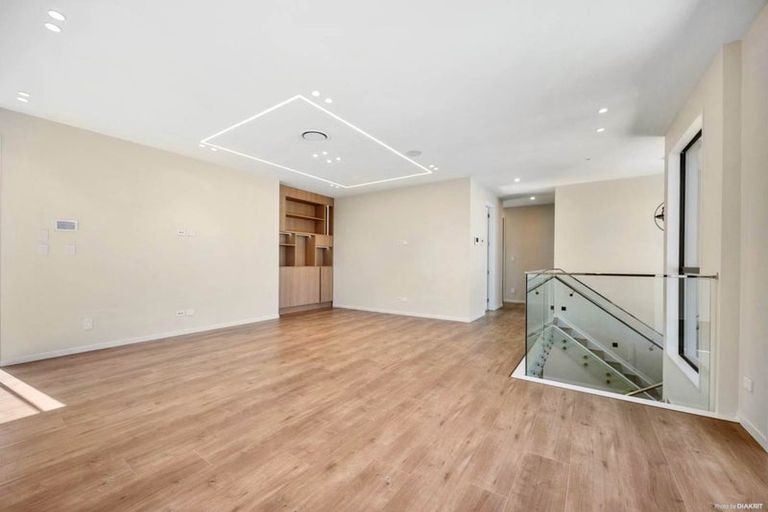 Photo of property in 4b The Parade, Bucklands Beach, Auckland, 2012