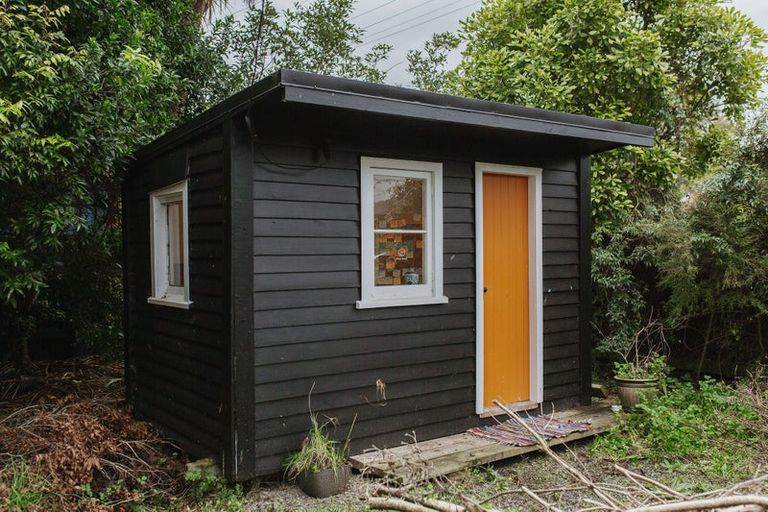 Photo of property in 1 Jervois Terrace, Ohau, Levin, 5570