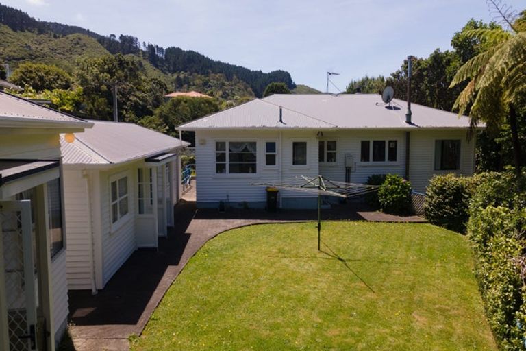 Photo of property in 25 Lyndhurst Road, Tawa, Wellington, 5028