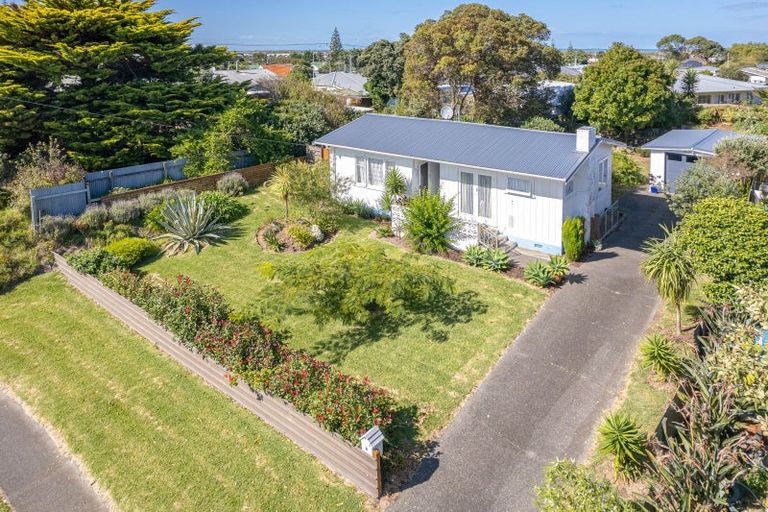 Photo of property in 9 Lee Street, Castlecliff, Whanganui, 4501