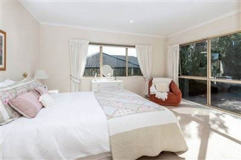 Photo of property in 16 Nad Place, East Tamaki Heights, Auckland, 2016