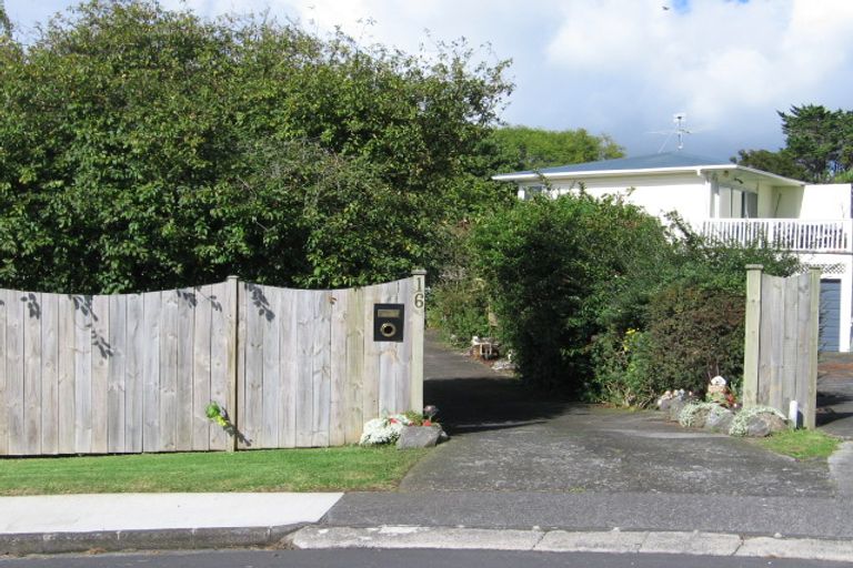 Photo of property in 16 Justin Place, Te Atatu Peninsula, Auckland, 0610