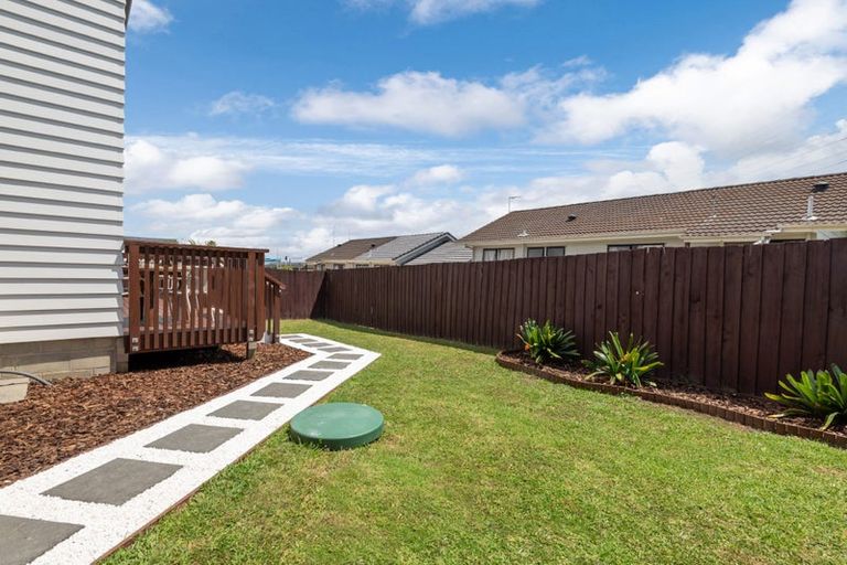 Photo of property in 49a Meadowood Drive, Unsworth Heights, Auckland, 0632
