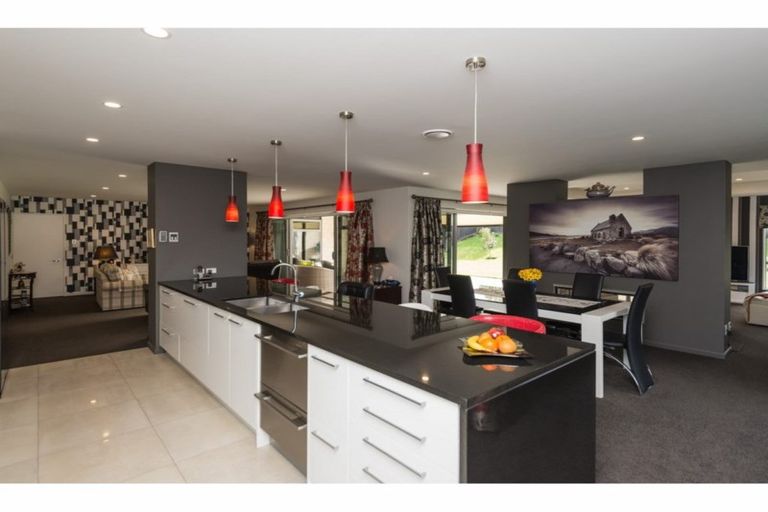 Photo of property in 43 Davaar Crescent, Broomfield, Christchurch, 8042