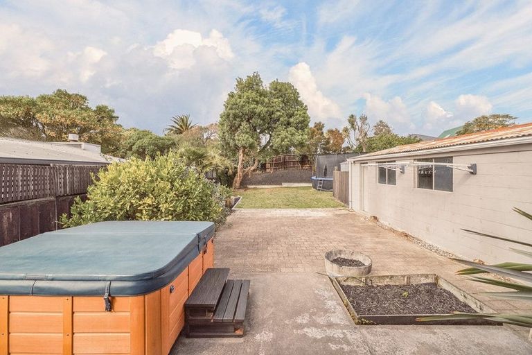 Photo of property in 26 Larnach Street, Waimairi Beach, Christchurch, 8083