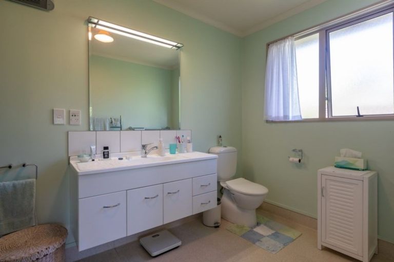 Photo of property in 20a Karu Crescent, Waikanae, 5036