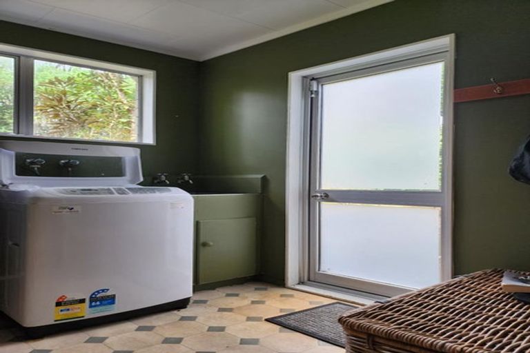 Photo of property in 1138 South Road, Oakura, 4314