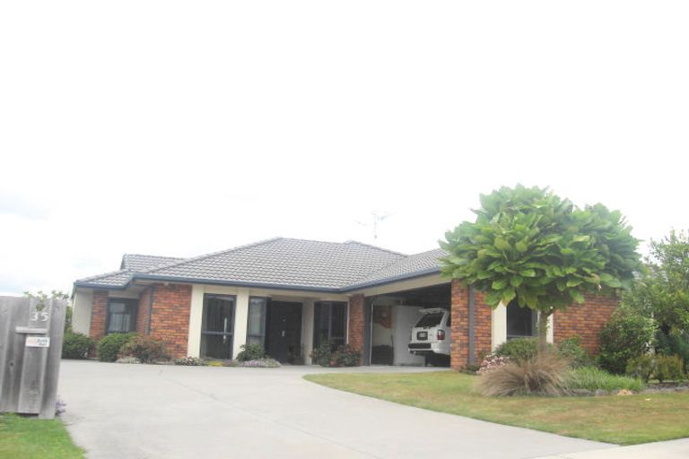 Photo of property in 35 Norm Freeman Drive, Te Puke, 3119