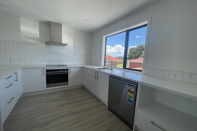 Photo of property in 1/504 Don Buck Road, Massey, Auckland, 0614