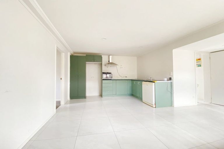 Photo of property in 134 Colwill Road, Massey, Auckland, 0614
