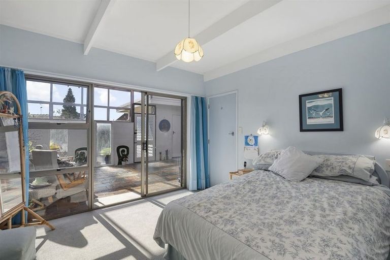 Photo of property in 2/178 Stapleford Crescent, Browns Bay, Auckland, 0630