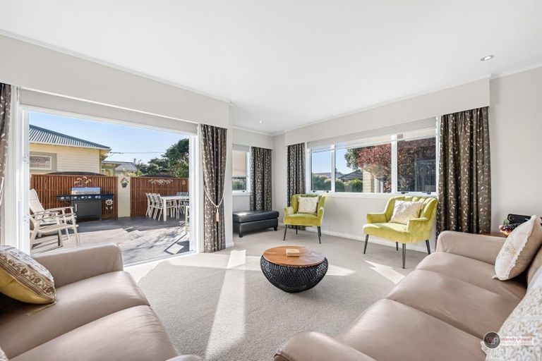 Photo of property in 40 Saint Ronans Avenue, Waterloo, Lower Hutt, 5011