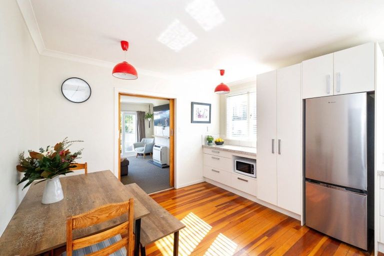 Photo of property in 6 Lee Road, Taradale, Napier, 4112