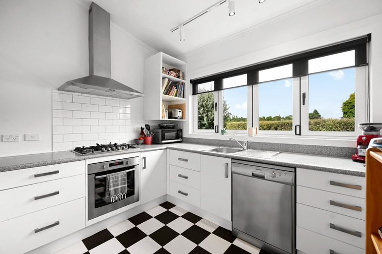 Photo of property in 16 Flynn Road, Hillcrest, Hamilton, 3216