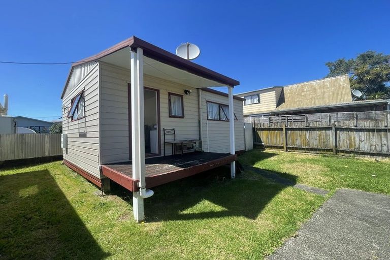 Photo of property in 16 Saint Leonards Road, Kelston, Auckland, 0602