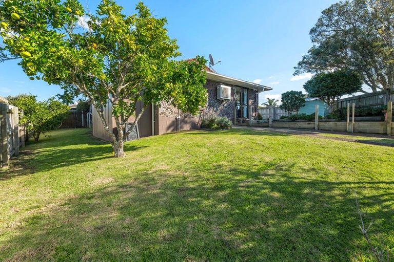 Photo of property in 1/3 Tyrian Close, Half Moon Bay, Auckland, 2012