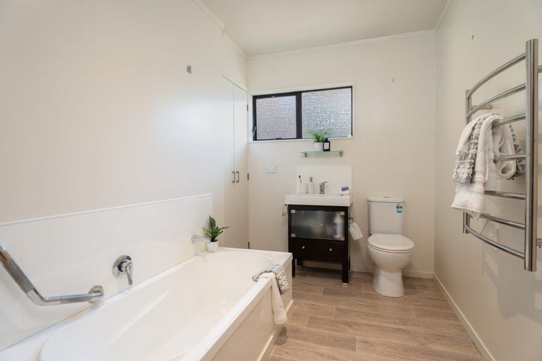 Photo of property in 8 Maywood Grove, Churton Park, Wellington, 6037