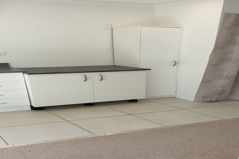 Photo of property in 149 Colwill Road, Massey, Auckland, 0614