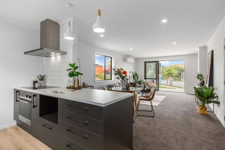 Photo of property in 27 Oakum Road, Whitby, Porirua, 5024