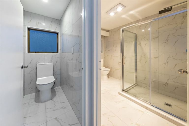 Photo of property in 2/16 Great South Road, Manurewa, Auckland, 2102