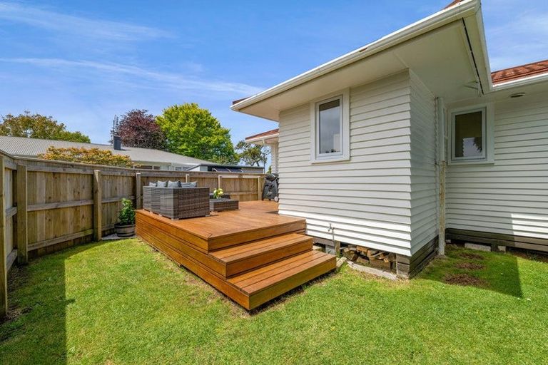 Photo of property in 33 Turakina Street, Merrilands, New Plymouth, 4312
