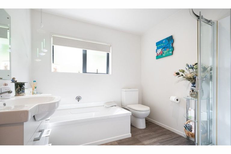 Photo of property in 35d Mcclintock Road, Massey, Auckland, 0614