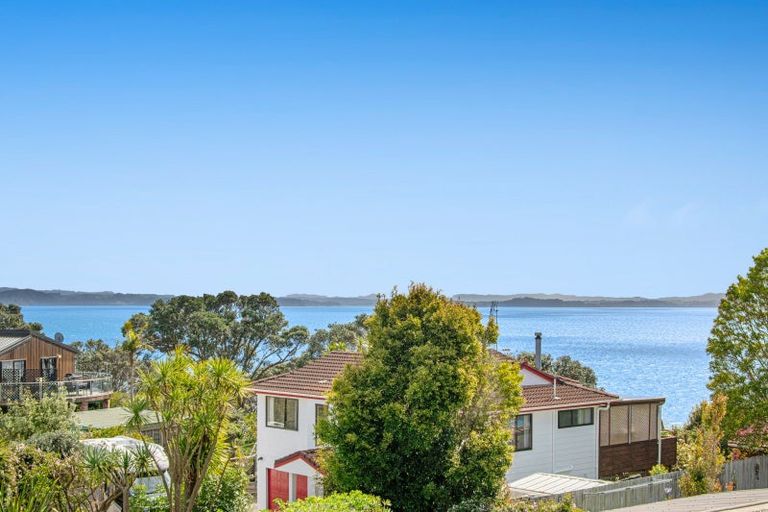 Photo of property in 124 Pacific Parade, Army Bay, Whangaparaoa, 0930